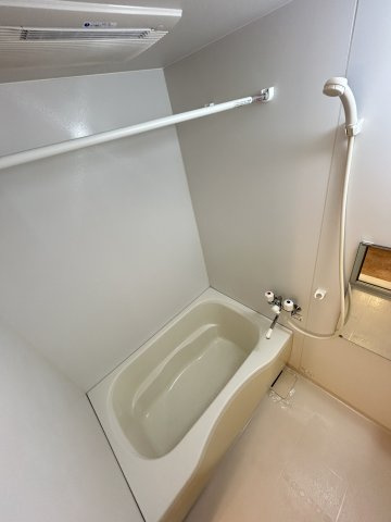 メゾン　ラ　パヴィエ　A棟の浴室