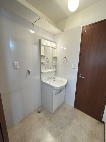 メゾン　ラ　パヴィエ　A棟の洗面所