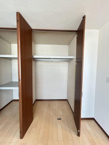 メゾン　ラ　パヴィエ　A棟の収納