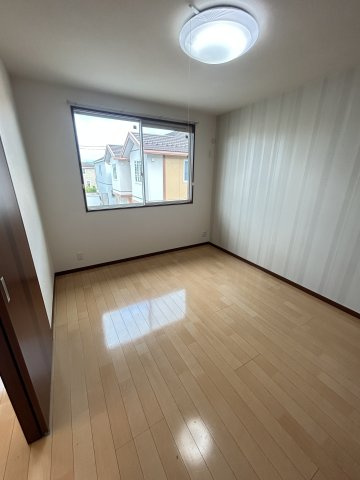 メゾン　ラ　パヴィエ　A棟の洋室