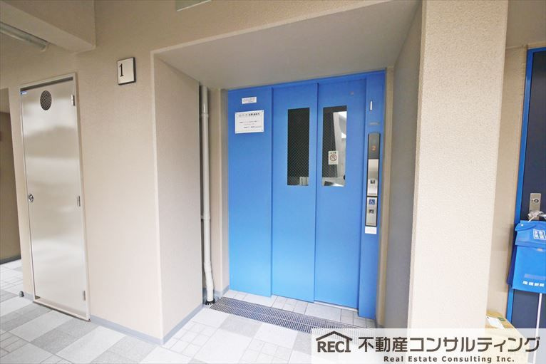 カルチェ西灘のエントランス