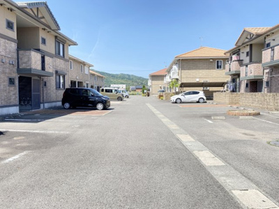 【駐車場】 | エリシオン日高 E棟