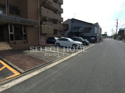 【駐車場】 | グラシャスベル広幡 | 駐車場に車を止められます