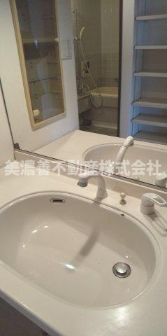 ５８４１９　キャッスルハイツ西島町の洗面所