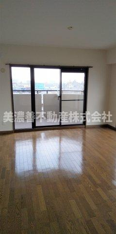 ５８４１９　キャッスルハイツ西島町の居間・リビング