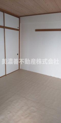 ５８４１９　キャッスルハイツ西島町の洋室