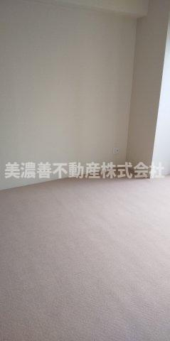 ５８４１９　キャッスルハイツ西島町の洋室