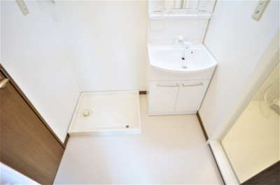 【洗面所】 | トモヒサビル | ゆったり広い洗面所です