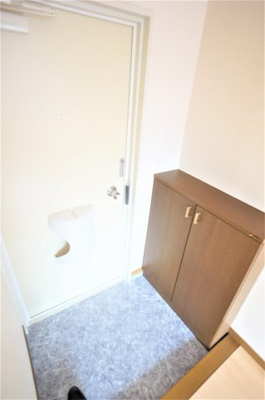 【玄関】 | トモヒサビル | シューズボックスもあり玄関は広く使えますよ