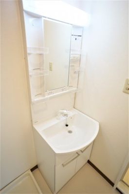 【独立洗面台】 | トモヒサビル | 朝など便利なシャンプードレッサーです