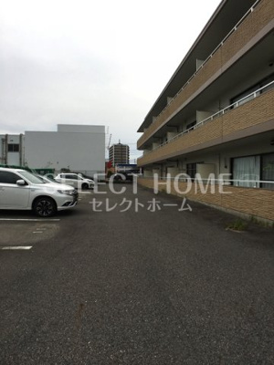 【駐車場】 | スカイコートマーヴィアイ | 駐車場に車を止められます