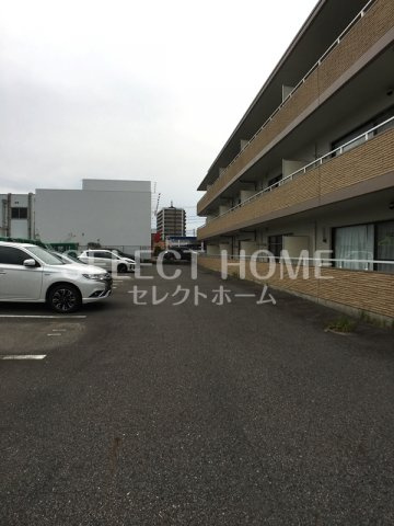 【駐車場】 | スカイコートマーヴィアイ | 駐車場に車を止められます