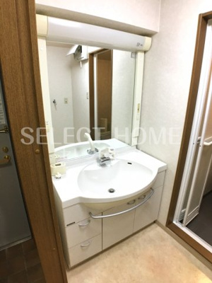 【独立洗面台】 | スカイコートマーヴィアイ | 独立洗面台、小物を置くことができて便利です