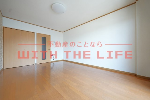 サリナス【キャッシュバック対象】の洋室|使いやすい独立洗面台です