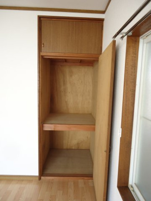 【収納】 | コーポ赤木B | 洋室6帖の収納　※反転・イメージ使用