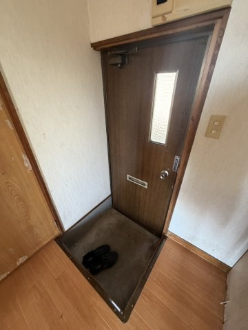 三崎ハイツの玄関