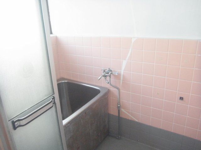 三崎ハイツの浴室