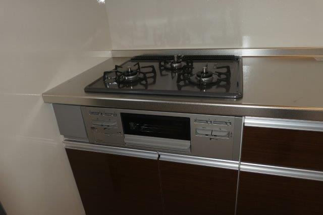 セジュールステイのキッチン|３口ガスコンロ