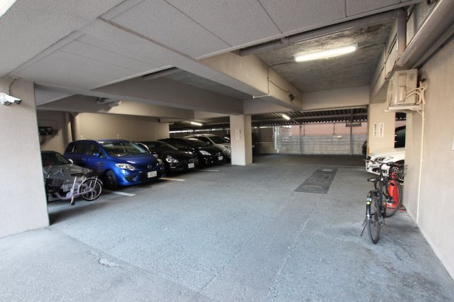 皐月マンション舞鶴の駐車場