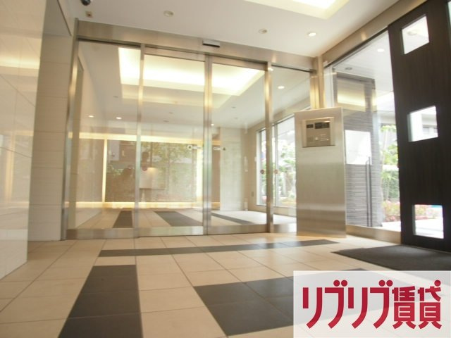 サンクレイドル千葉県庁前のエントランス