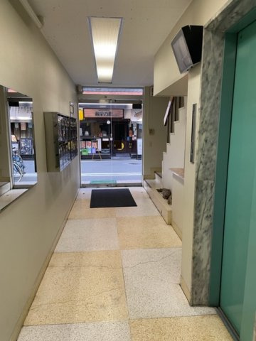 影山ビルのロビー