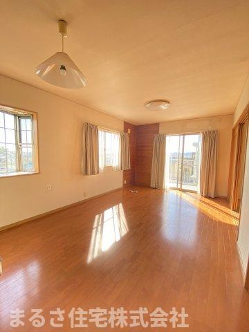 大塚町権現前　中古戸建の居間・リビング