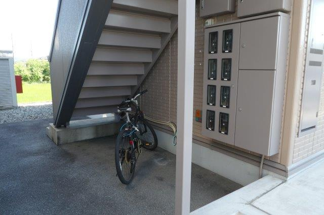 総社市真壁のアパートのその他共用部分|駐輪スペース