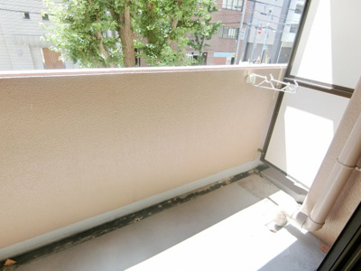 【バルコニー】 | ダイアパレス水木通弐番館 | 外からの目が気にならないバルコニーで洗濯物が干せます