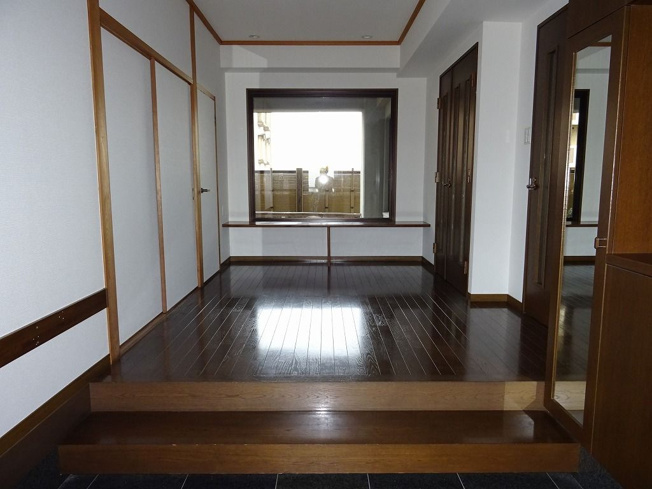 【玄関】 | カルム箱崎東Ⅱ | 収納もある玄関です