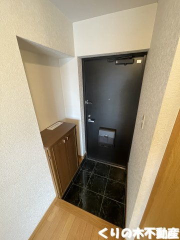 【玄関】 | プリエール井原 | 収納もある玄関です