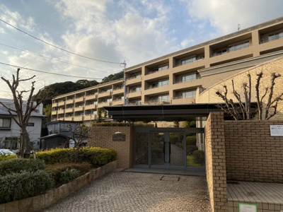 【外観】 | メゾン岡本7丁目 | シックな佇まいが周辺の環境にとけこむ住友商事旧分譲の低層マンション