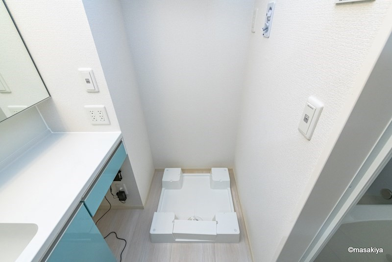 レジデンス令和の洗面所|室内洗濯機置き場