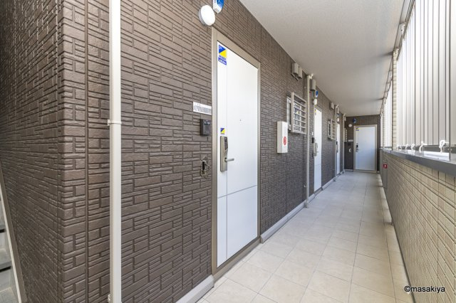 レジデンス令和のエントランス