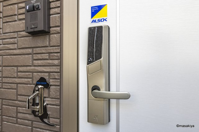 レジデンス令和のエントランス