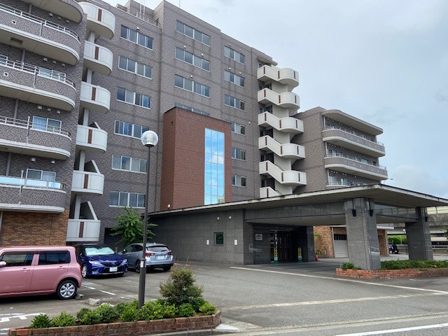 ビブレ西方の外観|外観タイル張りは高級感がありますね