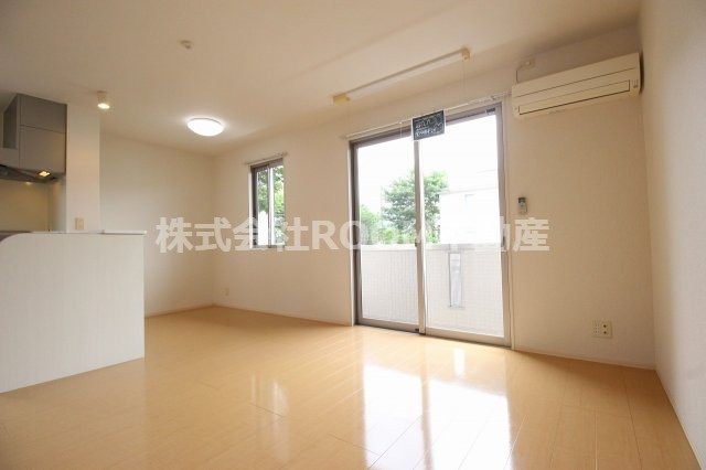 N’ｓ　BLANC　Ａ棟の居間・リビング|こちらのリビングで趣味の時間をお楽しみください