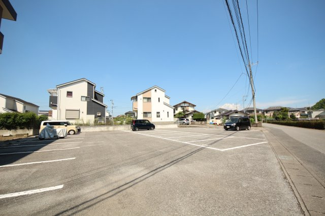 ウィステリア府所の駐車場|カースペースがあります