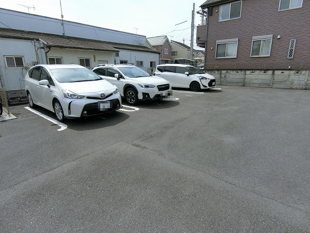 レ・ブルーの駐車場