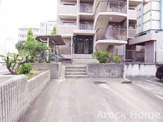 【その他】 | 毎日通るエントランスはこのようになっています