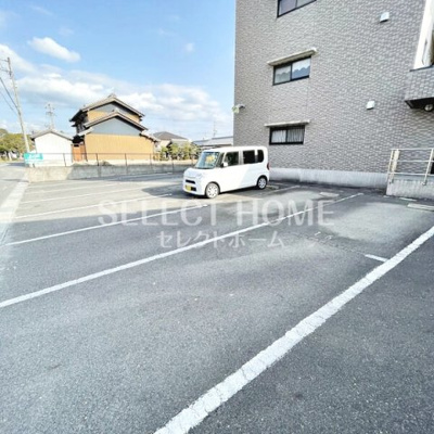 【駐車場】 | ロイヤル寿 | 駐車場があります