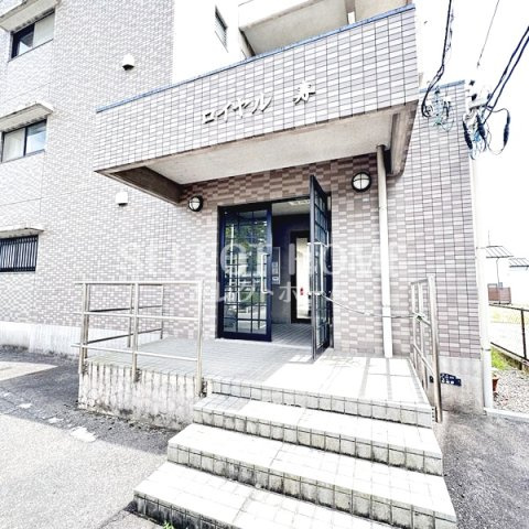 【エントランス】 | ロイヤル寿 | 建物の内部です