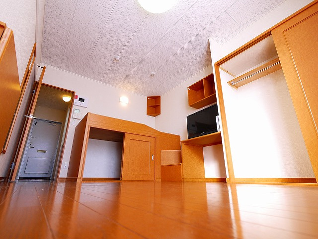 レオパレスヴィラージュＣの居間・リビング|ゆったり過ごせる居間です