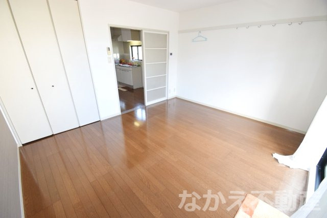 【居間・リビング】 | こちらの居間で趣味の時間をお楽しみください