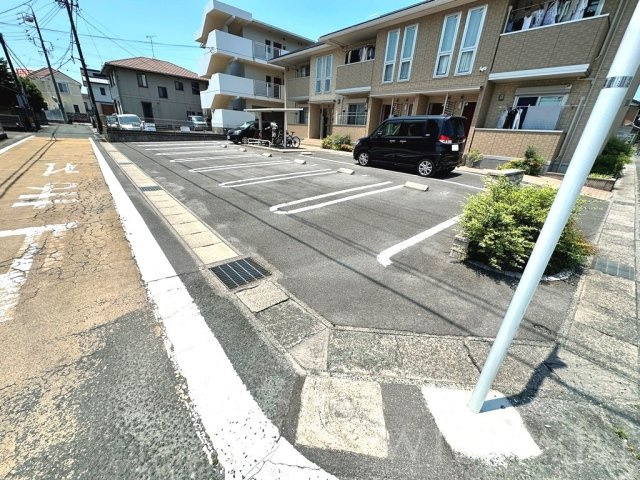 エレガンス天獏の駐車場