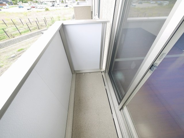 グランデ・フェリーチェ　R棟のバルコニー|外からの目が気にならないバルコニーで洗濯物が干せます