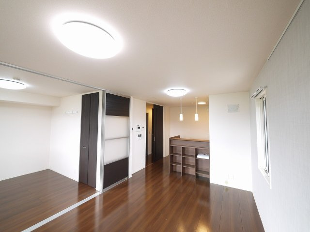 グランデ・フェリーチェ　R棟の居間・リビング