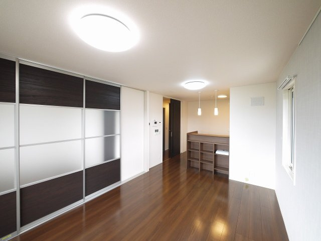 グランデ・フェリーチェ　R棟の居間・リビング