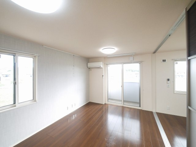 グランデ・フェリーチェ　R棟の居間・リビング