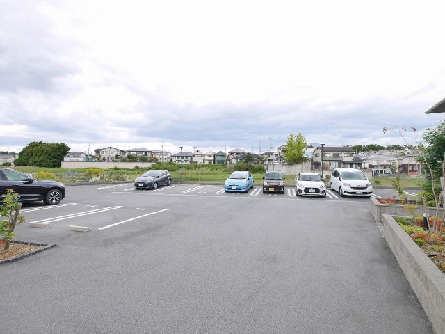 グランデ・フェリーチェ　R棟の駐車場