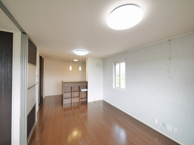 グランデ・フェリーチェ　R棟の居間・リビング|ゆったりとしたリビングです